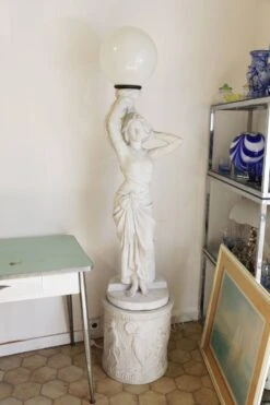 Lampadaire Jardin Femme Nymphe Sur Socle Italie -Jardin Fournitures Boutique 0701e23f c189 4cef 8b29 0f6672f2212f