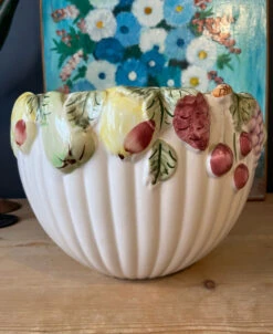 Cache Pot En Barbotine à Décor De Fruits -Jardin Fournitures Boutique 0716fb9a ca5d 4ab1 b4d4 d30ad6e6f79d
