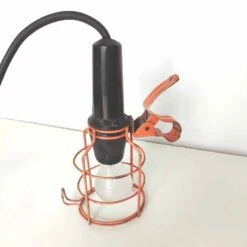 Lampe Baladeuse D’atelier Industrielle Métal Orange Atrow 17 Lampe Baladeuse D’atelier Industrielle Métal Orange Atrow -Jardin Fournitures Boutique 0b953312 0a8b 4a96 9a88 77e49cf5558e