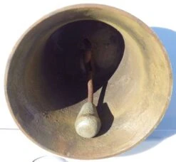 Cloche Ancienne Du Fondeur Obertino -Jardin Fournitures Boutique 16f3ac48 2176 47d1 b368 897377d7c7cd