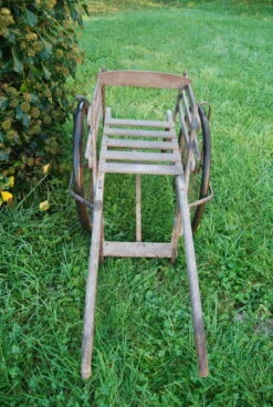 Ancienne Charette Chaise à Bras -Jardin Fournitures Boutique 191272e0 60cd 422e 8a34 f03d75ee4fdf