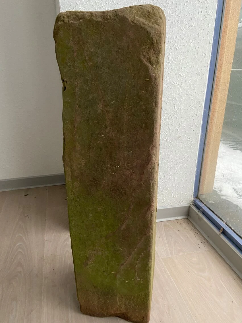 Ancienne Borne De Délimitation En Grès Caractère Grec 8 Ancienne Borne De Délimitation En Grès Caractère Grec – Image 6