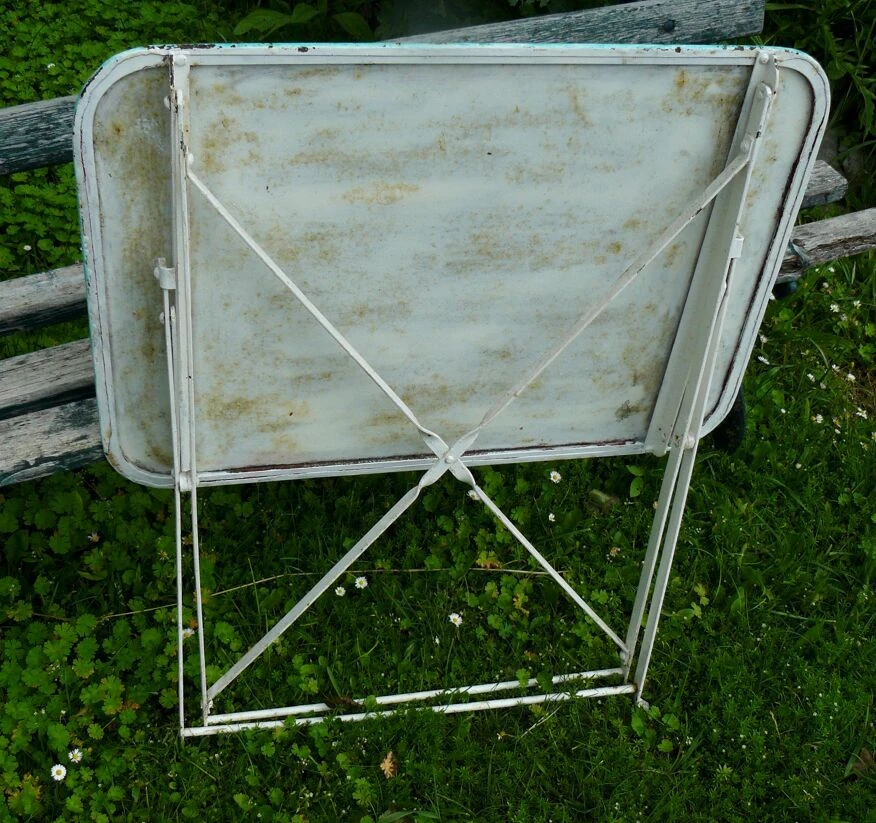 Table De Jardin Pliante Métal Peint Verte Et Blanche Vintage 1950 8 Table De Jardin Pliante Métal Peint Verte Et Blanche Vintage 1950 – Image 6