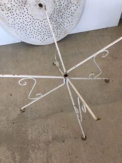 Ancienne Table Et 4 Chaises En Fer Forgé -Jardin Fournitures Boutique 21001027 d7bd 49c5 b1a0 4ef61a234f35