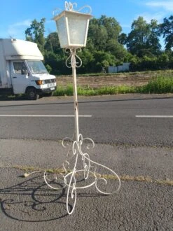 Lampadaire De Jardin En Fer Forgé Style Romantique Vers 1960 -Jardin Fournitures Boutique 24bb509a beeb 4dba 8289 4391cc7d29bd