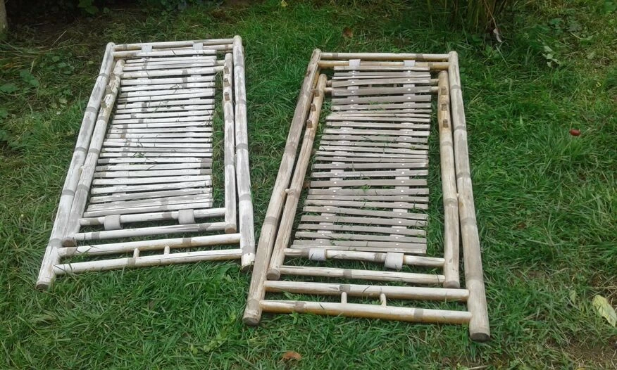 Lot De Deux Chiliennes En Bambou Vintage Avec Sa Table D'appoint 7 Lot De Deux Chiliennes En Bambou Vintage Avec Sa Table D'appoint – Image 5