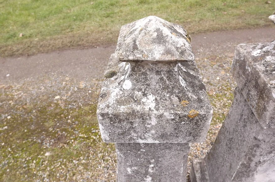 Paire De Bornes Ciment Année 60 5 Paire De Bornes Ciment Année 60 – Image 3