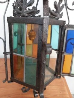 Lanterne En Fer Forgé Et Vitraux -Jardin Fournitures Boutique 361596c1 6865 43ec 9f71 05cb318db4d7
