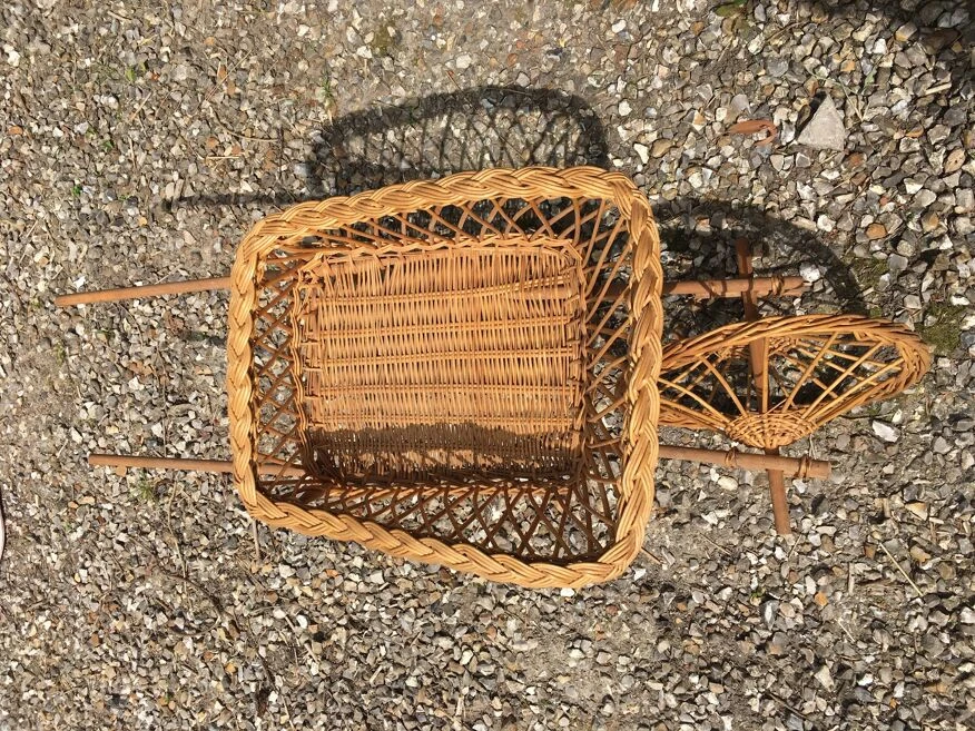 Brouette De Décoration En Osier 4 Brouette De Décoration En Osier – Image 2