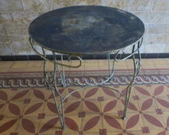 Table De Patio De Jardin Peinte Du Milieu Du Siècle, Années 1950 -Jardin Fournitures Boutique 393a86f3 dcc9 4a1e 9fed 0e10ea975460