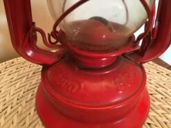Lampe Tempête Rouge Meva 864 Vintage -Jardin Fournitures Boutique 3c411d8d 525b 4a08 bb1a 7577a770d299