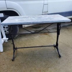 Table Pied Fonte Dessus Marbre Gris -Jardin Fournitures Boutique 3d27e649 4b91 45c3 a5cc afac3ad6c3a0
