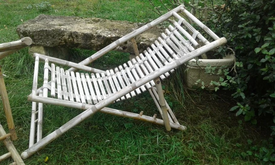 Lot De Deux Chiliennes En Bambou Vintage Avec Sa Table D'appoint 9 Lot De Deux Chiliennes En Bambou Vintage Avec Sa Table D'appoint – Image 7