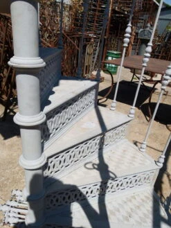 Escalier Colimaçon En Fonte XXème -Jardin Fournitures Boutique 4778bd72 243e 47ae b99b deba387da9bb