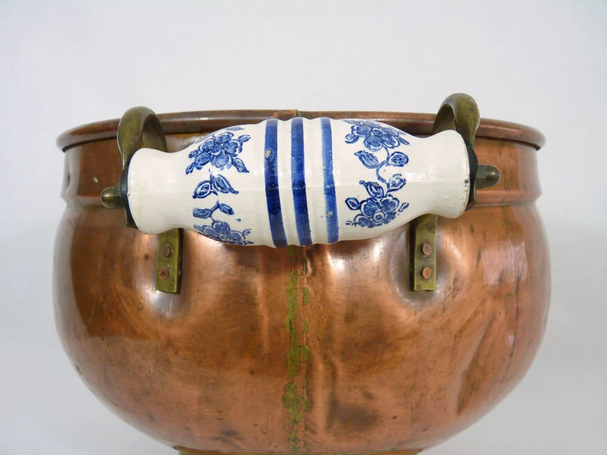 Jardinière Cache Pot En Cuivre Poignées En Porcelaine, Pied Laiton. Année 40 50 10 Jardinière Cache Pot En Cuivre Poignées En Porcelaine, Pied Laiton. Année 40 50 – Image 8