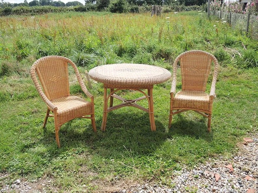 Ancien Salon En Rotin Clair : Table & 2 Fauteuils 4 Ancien Salon En Rotin Clair : Table & 2 Fauteuils – Image 2