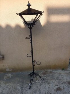 Lampadaire Jardin Fonctionnel, En Fer Forgé -Jardin Fournitures Boutique 4b8151cd b277 4a77 b0fc cb2017511ff6
