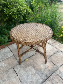 Table Ronde Avec 2 Chaises En Rotin -Jardin Fournitures Boutique 4cdf651f f430 454d 9185 7f5a92193725