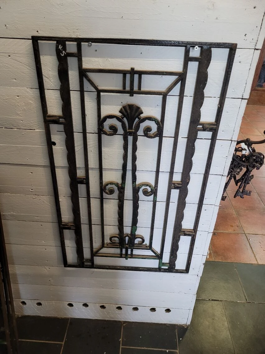 Ancienne Grille En Fonte Art Déco 100×60cms 4 Ancienne Grille En Fonte Art Déco 100×60cms – Image 2
