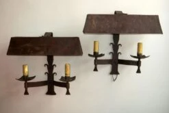 Paire D’appliques Murales Extérieures En Fer Patiné Du Milieu Du Siècle -Jardin Fournitures Boutique 55e95e33 8184 4db8 ac4c 44e63be29930