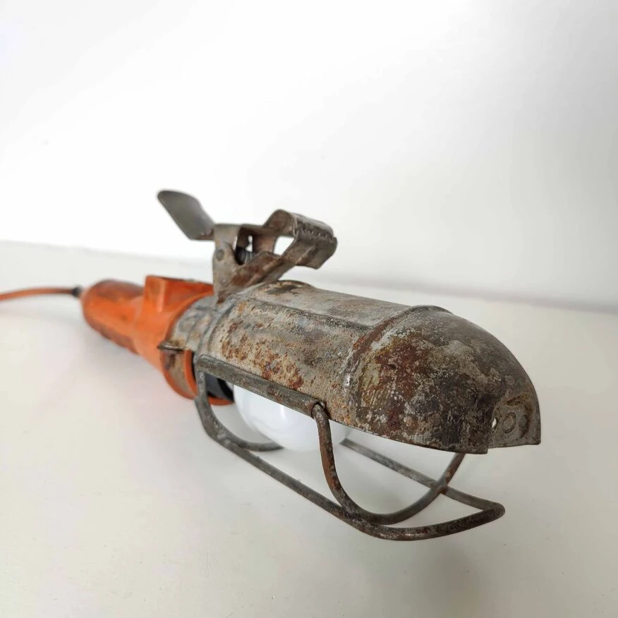 Lampe Baladeuse D’atelier Industrielle Orange 7 Lampe Baladeuse D’atelier Industrielle Orange – Image 5