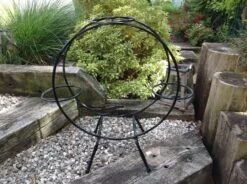 Porte Plante En Fer Forgé Noir, Vintage Années 60 -Jardin Fournitures Boutique 5c1458c9 a039 4d07 8b1f 1bc6e265bba7