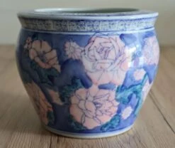 Cache Pot En Céramique Bleue Avec Fleurs Roses -Jardin Fournitures Boutique 5e246dce 0a43 4e41 947e 877984a13e81
