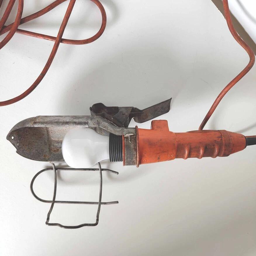 Lampe Baladeuse D’atelier Industrielle Orange 6 Lampe Baladeuse D’atelier Industrielle Orange – Image 4