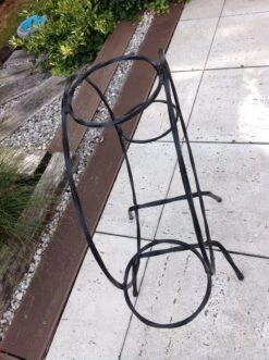 Porte Plante En Fer Forgé Noir, Vintage Années 60 -Jardin Fournitures Boutique 60226525 89b2 4862 9452 a2e025651a2b