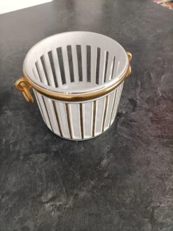 Cache Pot Ajoure Faience Malicorne Blanc Fil D'or -Jardin Fournitures Boutique 61845723 b7a1 4d4b 8b31 f114f8ef4e82