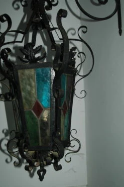 Lanterne Vitrail Néo Gothique Fer Forgé 9 Lanterne Vitrail Néo Gothique Fer Forgé -Jardin Fournitures Boutique 664a7920 6807 40c1 b612 37362795da46