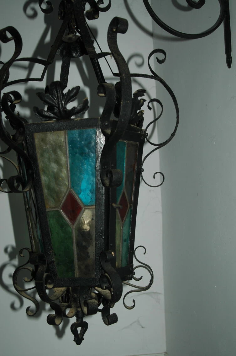 Lanterne Vitrail Néo Gothique Fer Forgé 5 Lanterne Vitrail Néo Gothique Fer Forgé – Image 3