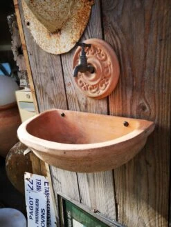 Fontaine En Terre Cuite -Jardin Fournitures Boutique 6a137edd 2349 479d 8116 b2fb5a6c7428