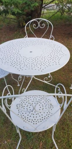Salon de jardin composé d une table tripode démontable (3 vis) -Jardin Fournitures Boutique 6aa4a1ee 03fc 4260 a27b cea6fbd6197e