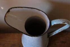 Broc Tôle émaillée Bleu Chiné -Jardin Fournitures Boutique 6fb38c2a 0c94 463c 962e 2cc0dc9d3dae