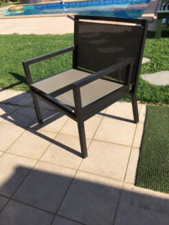 Un Lot Avec 1 Table De Jardin Et 4 Fauteuils -Jardin Fournitures Boutique 726ee710 2064 4049 9a31 6cd04286dfb7