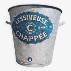 Lessiveuse Ancienne En Zinc Avec Son étiquette D’origine Et Son Couvercle.