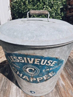 Lessiveuse Ancienne En Zinc Avec Son étiquette D’origine Et Son Couvercle. -Jardin Fournitures Boutique 74700b9f 5805 472b ba14 0b30087a3f1b