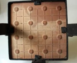 Porte Plante Du Milieu Du Siècle En Fer Forgé Avec Un Carreau De Céramique, Vintage Des Années 1970 -Jardin Fournitures Boutique 759c7264 a1c8 4319 8718 d9cb48780e1c