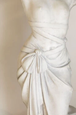 Lampadaire Jardin Femme Nymphe Sur Socle Italie -Jardin Fournitures Boutique 75defaef 03fd 4aa6 98a1 0180786441e5