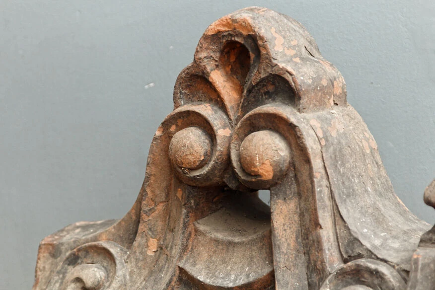 Tuile Faitière Ouvragée, Terre Cuite 4 Tuile Faitière Ouvragée, Terre Cuite – Image 2