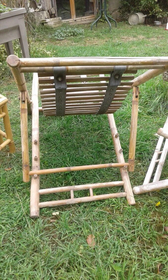 Lot De Deux Chiliennes En Bambou Vintage Avec Sa Table D'appoint 11 Lot De Deux Chiliennes En Bambou Vintage Avec Sa Table D'appoint – Image 9