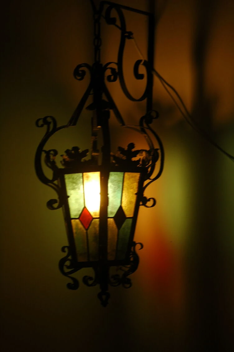 Lanterne Vitrail Néo Gothique Fer Forgé 7 Lanterne Vitrail Néo Gothique Fer Forgé – Image 5