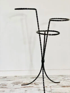 Porte Plante Tripode En Acier Torsadé Circa 50 -Jardin Fournitures Boutique 7c76e721 53a0 49b3 86d9 e8249e0b559f