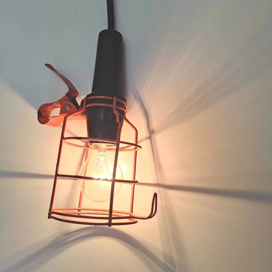 Lampe Baladeuse D’atelier Industrielle Métal Orange Atrow 5 Lampe Baladeuse D’atelier Industrielle Métal Orange Atrow – Image 3