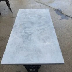 Table Pied Fonte Dessus Marbre Gris -Jardin Fournitures Boutique 804de745 7b7d 40a7 b9e9 5251119256c3