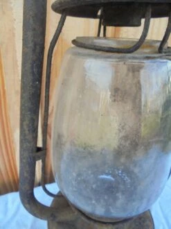 Ancienne Lampe Tempête à Pétrole -Jardin Fournitures Boutique 87ab84b2 df34 4e1f beaf ed903cc3d588