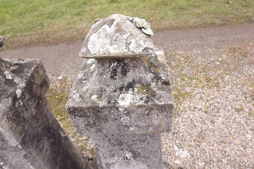 Paire De Bornes Ciment Année 60 7 Paire De Bornes Ciment Année 60 – Image 5