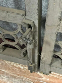 Portail En Fer Décapé époque XXème Décors à La Fleurs De Lys Et Entrelacs -Jardin Fournitures Boutique 89e95865 629f 45e7 b31d 4eff5e48945b