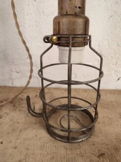 Lampe Baladeuse Ancienne Bois Et Métal -Jardin Fournitures Boutique 8c32f80f bc14 4a33 b456 772daad7a771